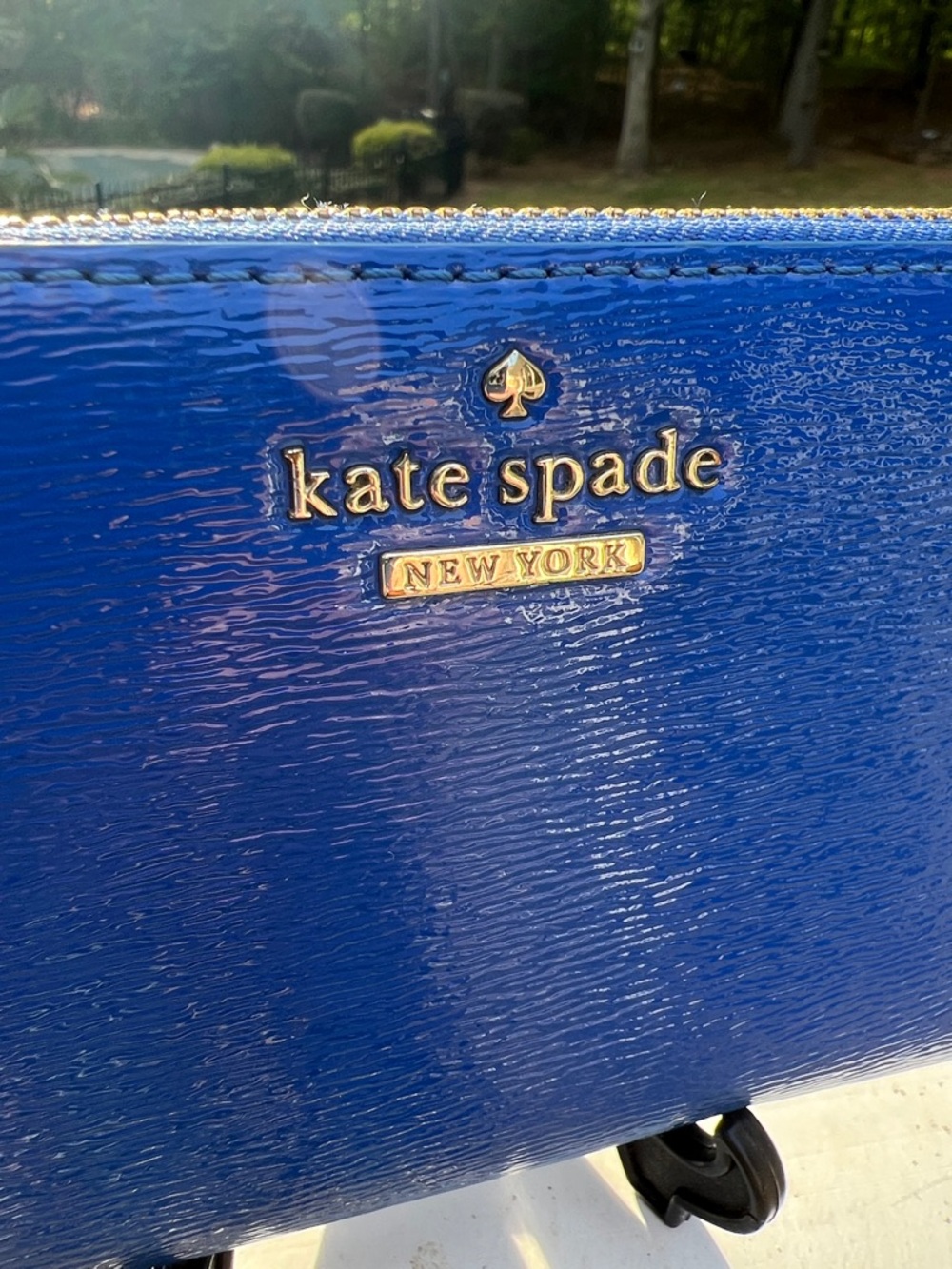 Kate Spade New York Patent Leather Zip Around Wallet Great like New Condition - Picture 9 of 17